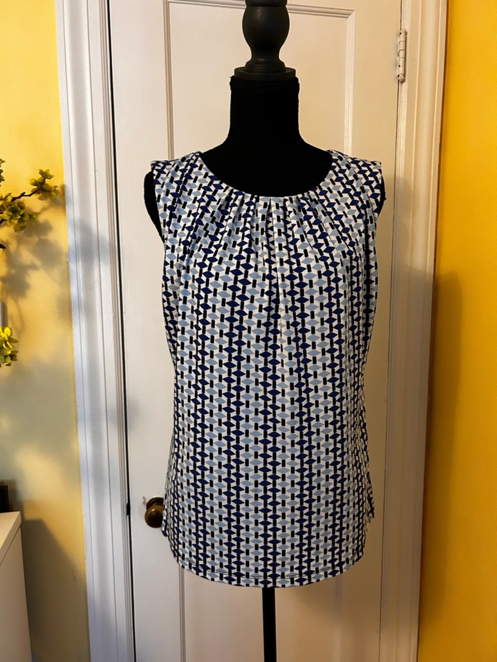 Calvin Klein Women’s Sleeveless Top Size L